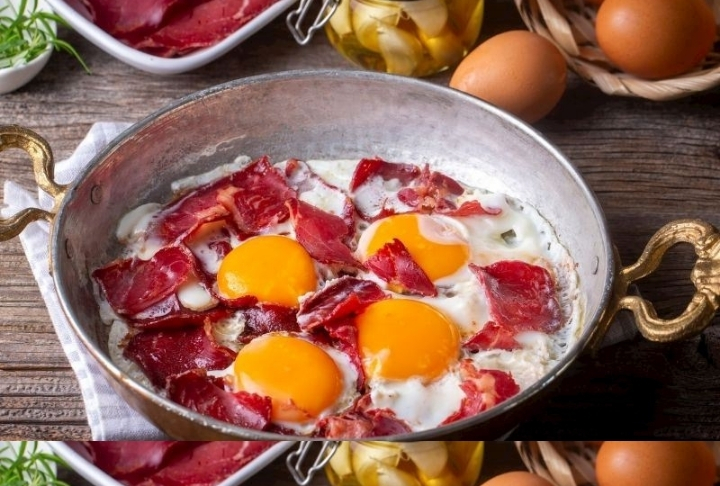 Pastırmalı Yumurta